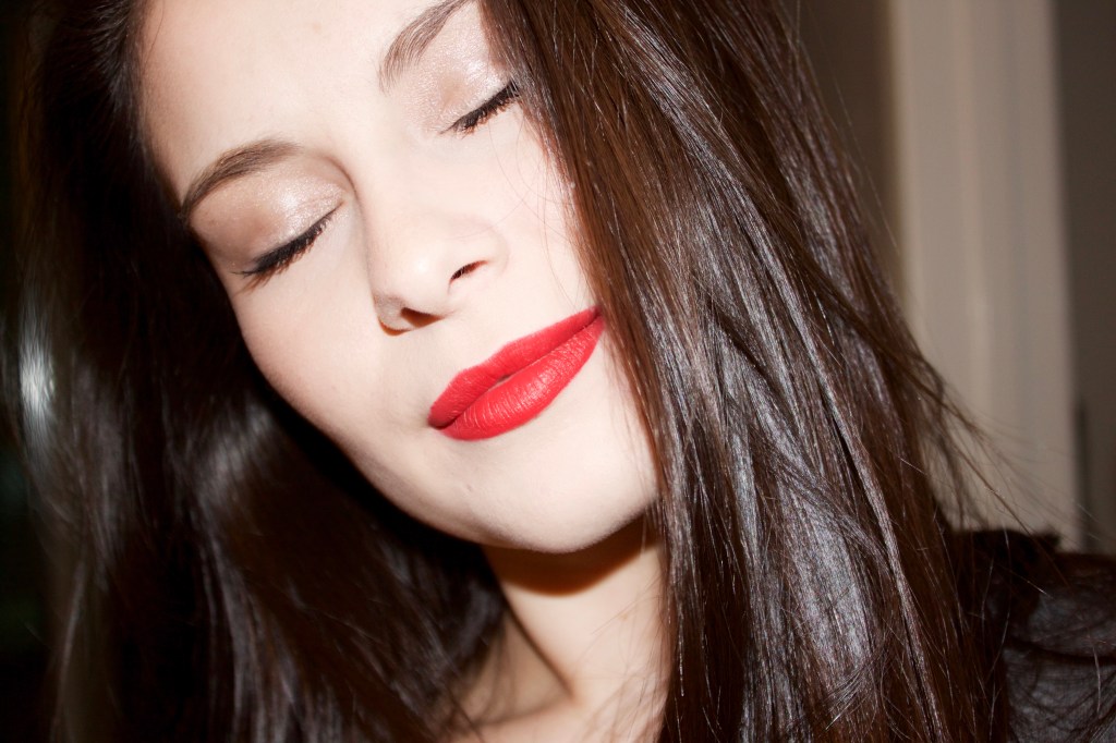 Glam look for your Oscars viewing party.